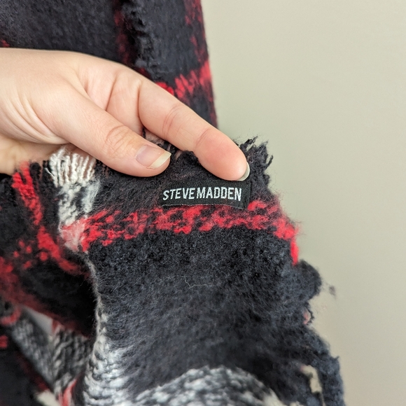 Steve Madden Plaid Fringe Scarf Red Black - Picture 5 of 6